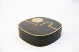 Jany Blazy's box, full diagonal view with closed lid