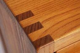 Pierre Chapo's "R07" sideboard, detailed view of corner joinery