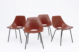 Pierre Guariche's Set of 4 "Tonneau" chairs straight front view of all chairs