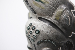 Jaque Sagan's ceramic mask, detailed view of top