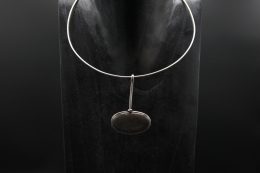 Vivianna Torun Bülow- Hübe's necklace, close-up view of pendant