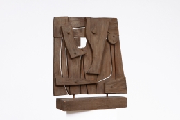 Ricardo Santamaria's wooden sculpture, diagonal front view