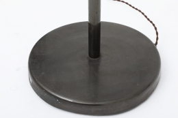 Pierre Guariche's floor lamp (edition Disderot) detailed view of base