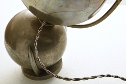 Oblet's table lamp, detailed view of back with wire