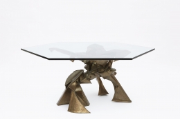 Caroline Lee's "La faiseuse d'amour" sculptural dining table view from above with glass top
