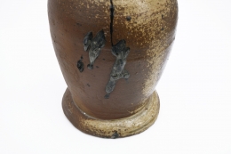 La Borne's ceramic table lamp, detailed view of base