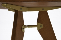 Jean Prouvé's pedestal table, detailed view legs underneath table
